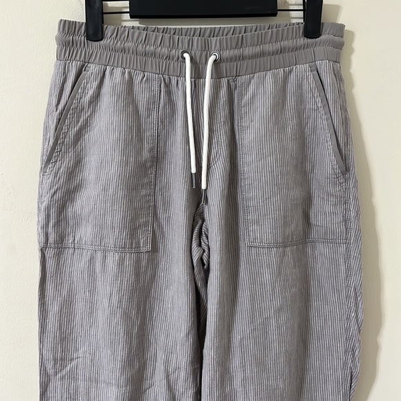 Athleta 100% Linen Grey Pinstrip High Rise Straight Leg Pants Size 4 - Picture 2 of 10
